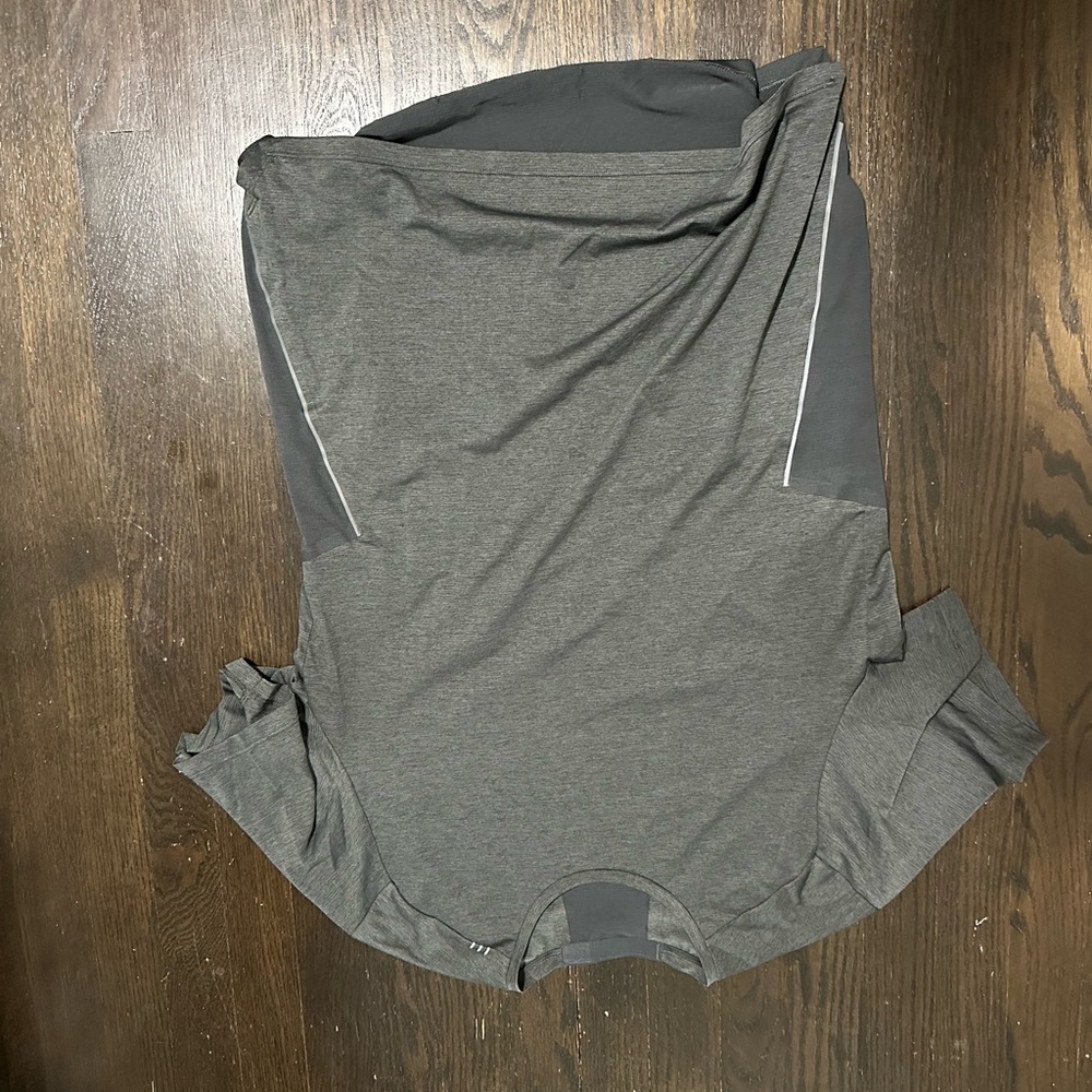lululemon athletica Gray Short Sleeve Tee
